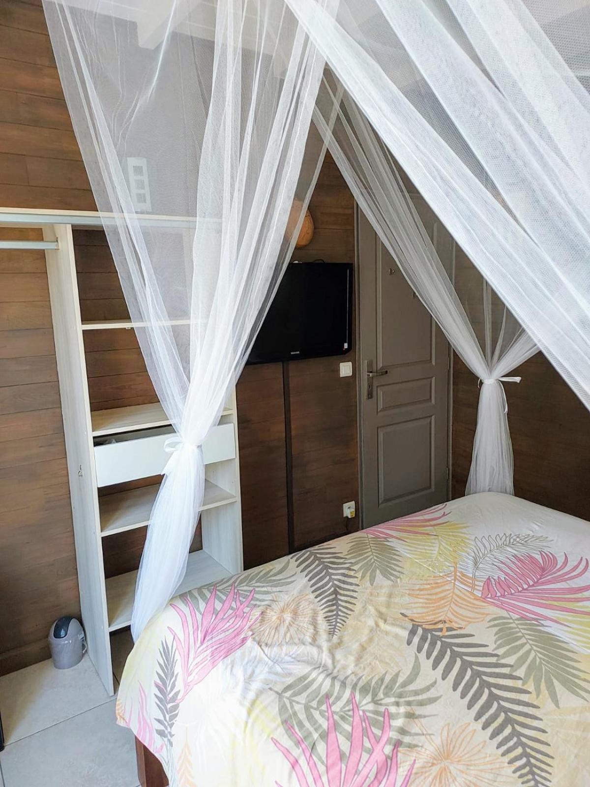 Chamb'Bouchons Apartman Saint-Francois  Kültér fotó